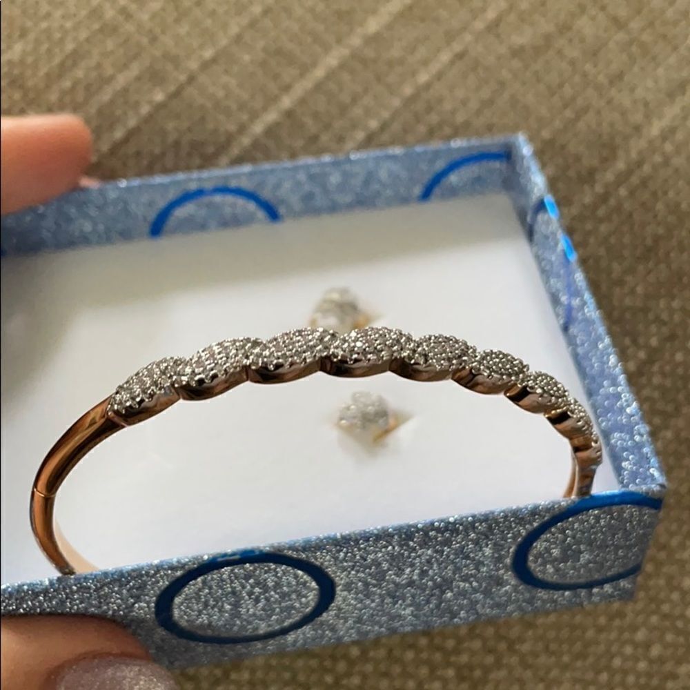 Bracelet and earring set